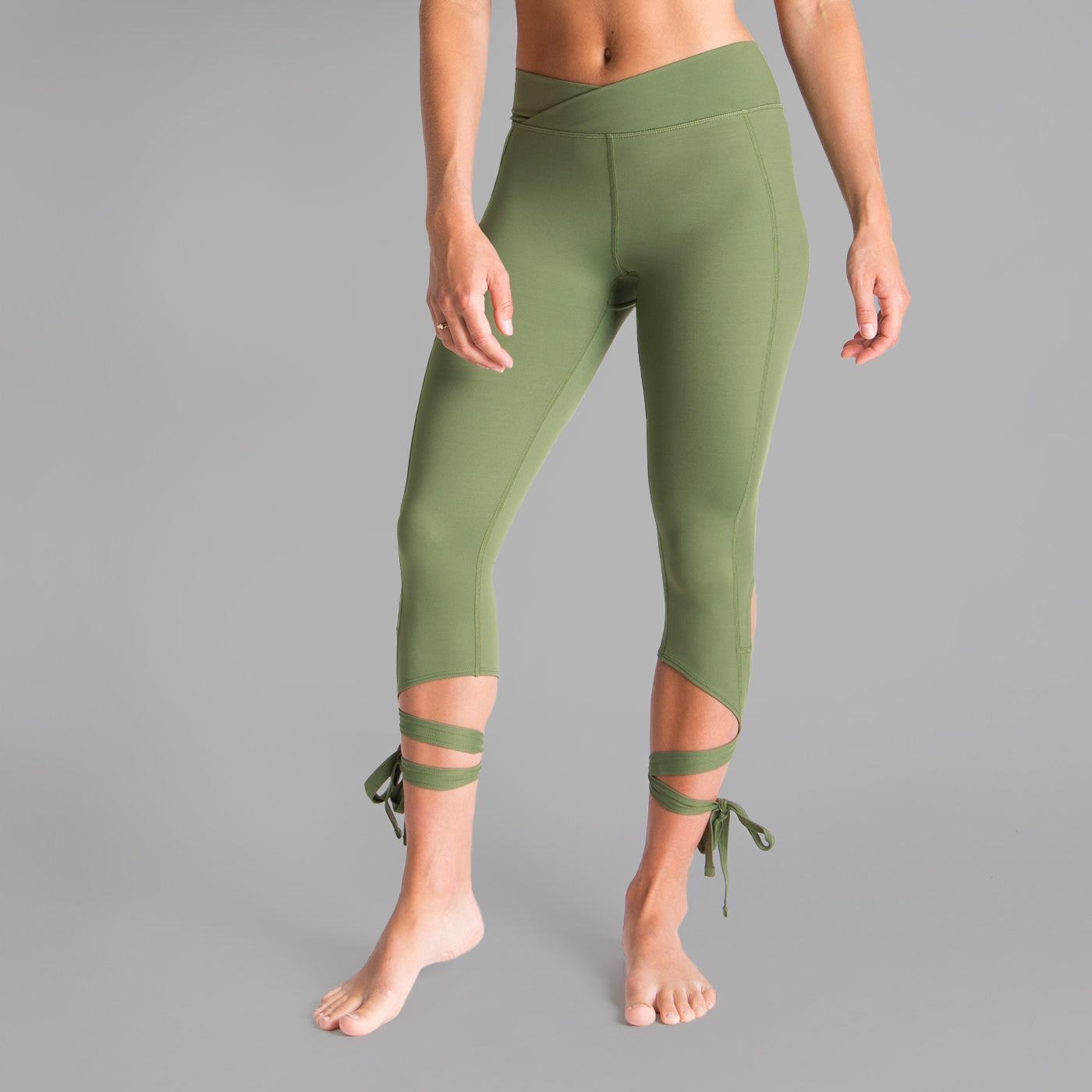 Hey Nuts Essential capri army green leggings size 8/10 M